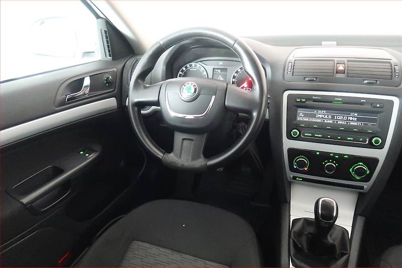 Škoda Octavia (2011) Ambiente 1.6 TDI, Tempomat - fotka 7 z 15