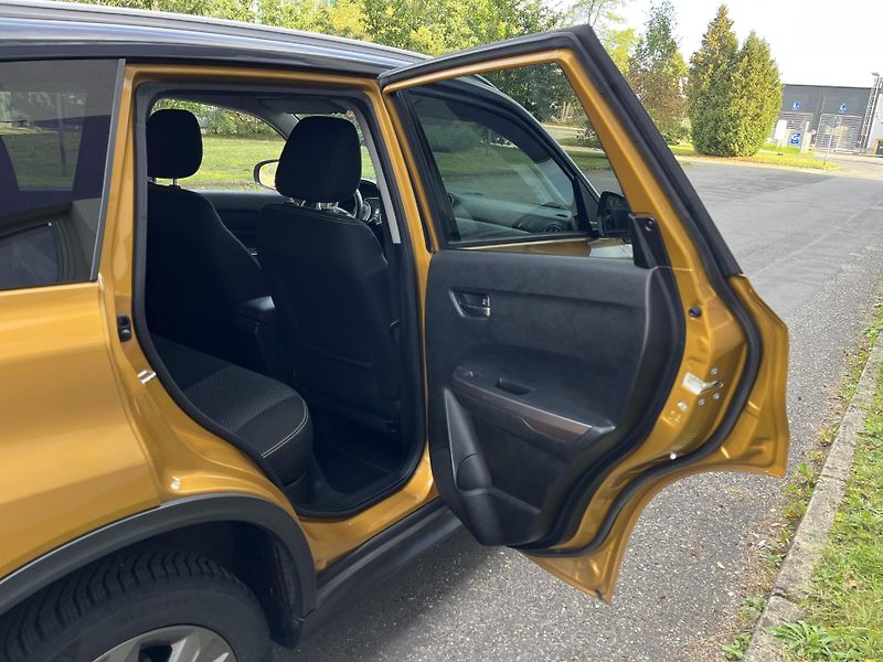 Suzuki Vitara 1,4 BoosterJet Elegance/servis - fotka 18 z 34