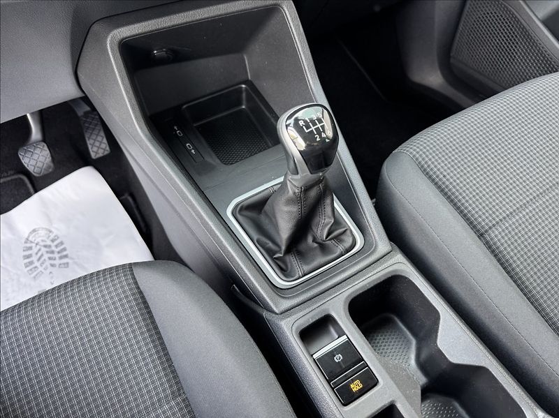 Volkswagen Caddy 2,0 TDI MAXI 7míst DPH 1maj ČR - fotka 33 z 50