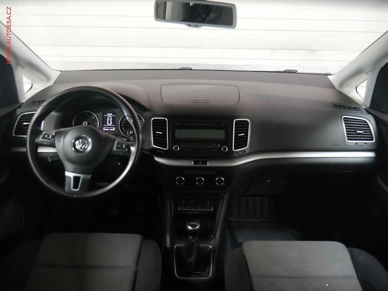 Volkswagen Sharan (2011) 2.0 TDi, AC, výhřev sed - fotka 8 z 20