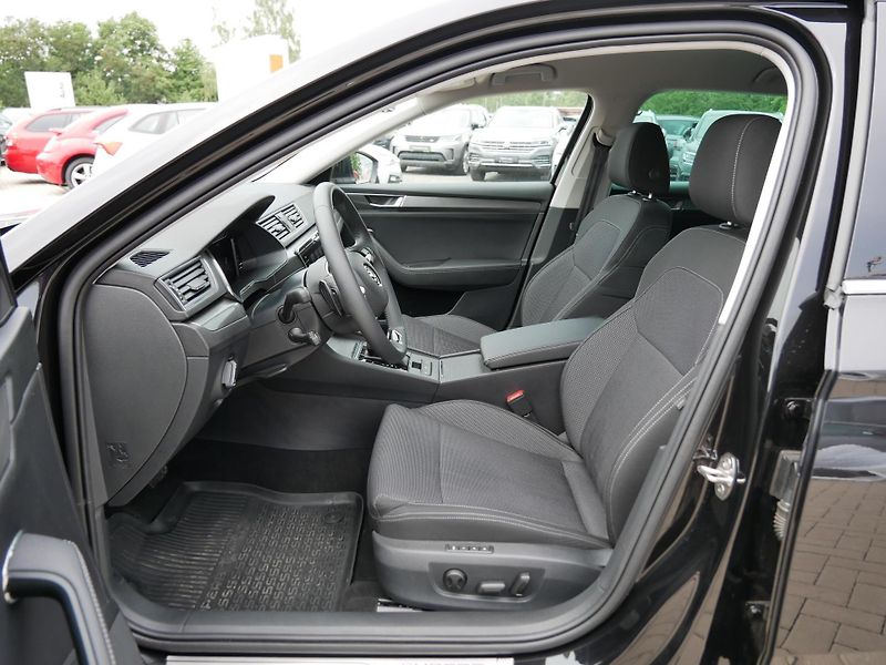 Škoda Superb - fotka 6 z 25