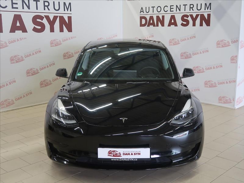 Tesla Model 3 0,0 1. majitel zánovní - fotka 3 z 32