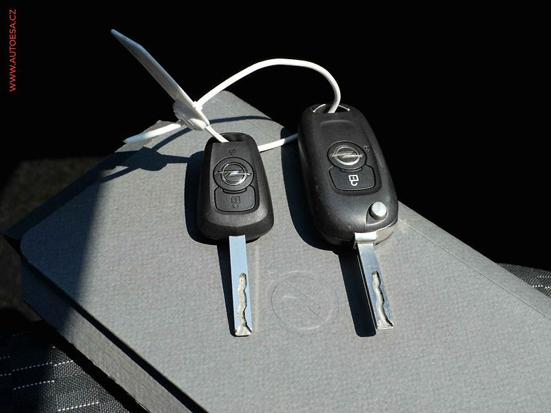 Opel Astra (2022) 1.5 CDTi, 1.maj,ČR, Edition - fotka 18 z 18