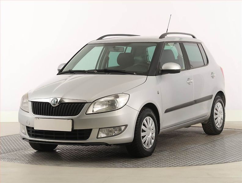 Škoda Fabia (2010) 1.2 TSI, Serv.kniha, nová STK - fotka 2 z 15