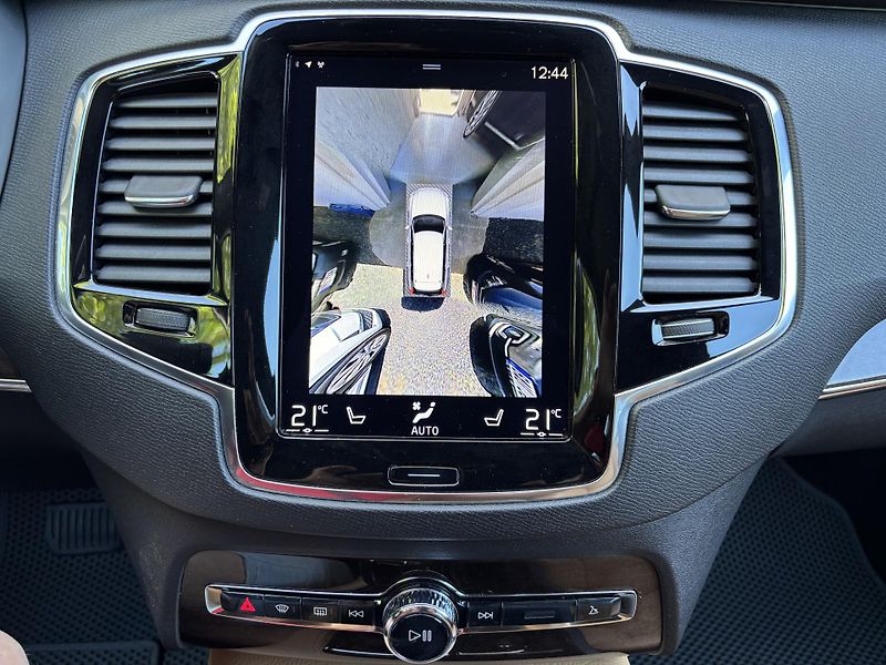 Volvo XC90 (2017) D5 AWD, 4X4, REZERVACE - fotka 16 z 21