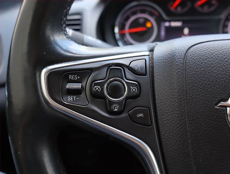 Opel Insignia (2014) 2.0 CDTI, Xenony, Tempomat - fotka 15 z 18