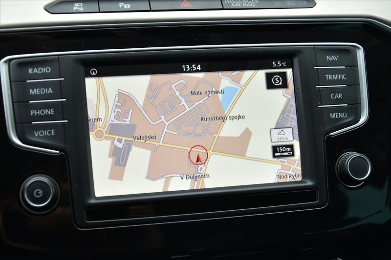 Volkswagen Passat 2.0TDi 140kW 4MOTION HIGHLINE - fotka 17 z 25