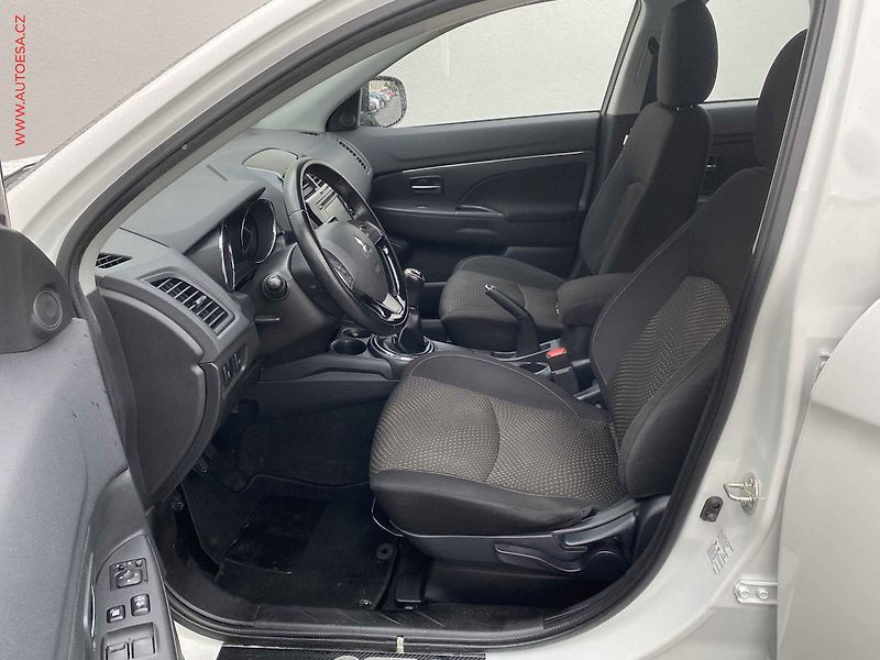 Mitsubishi ASX (2016) 1.6 MIVEC, Edition, kamera - fotka 9 z 17
