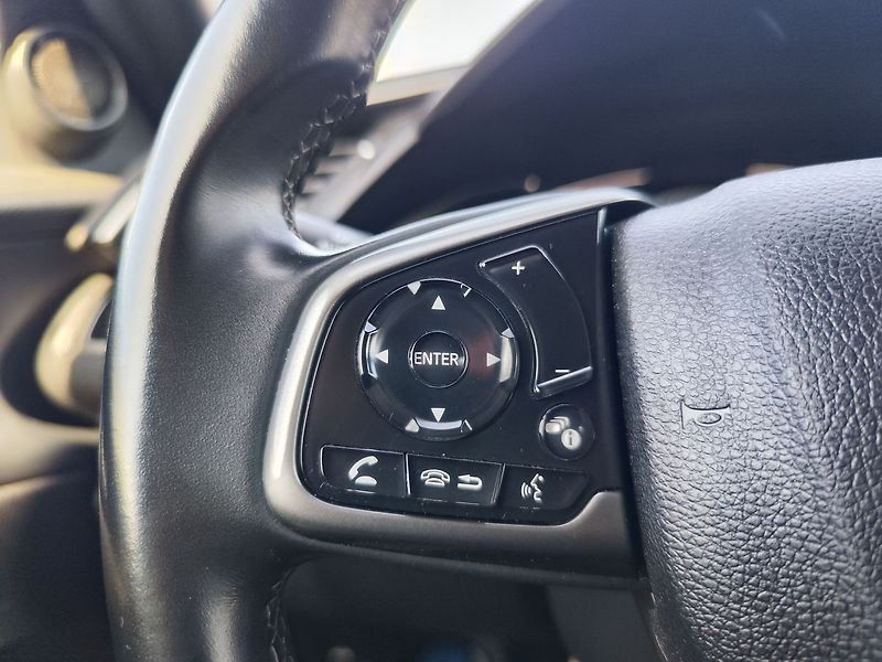 Honda Civic 1.0 i-VTec/93kW Elegance - fotka 24 z 30
