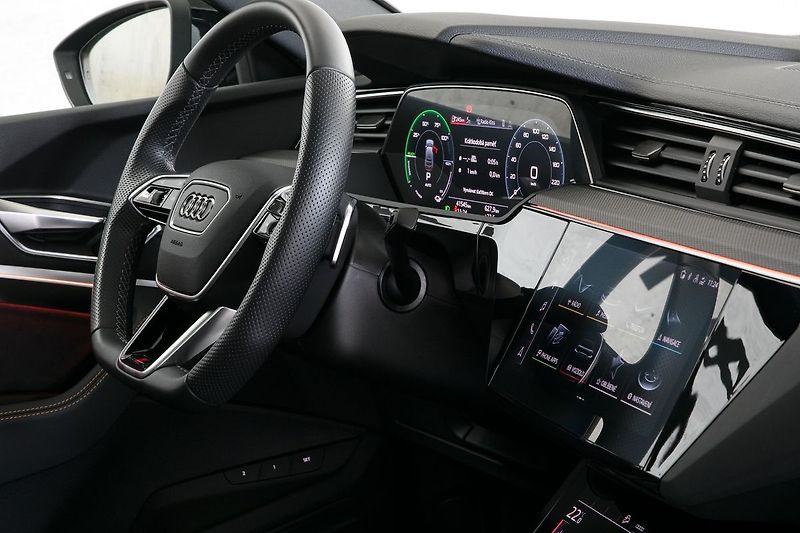 Audi e-tron 55 300kW Sportback Black Edice - fotka 19 z 47