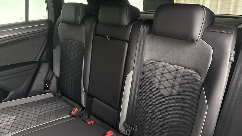 Volkswagen Tiguan 1.4 TSI PHEV DSG R-Line - fotka 16 z 33