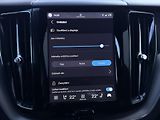 Volvo XC60 B5 AWD // PLUS DARK // 1.maj.  - náhled 35