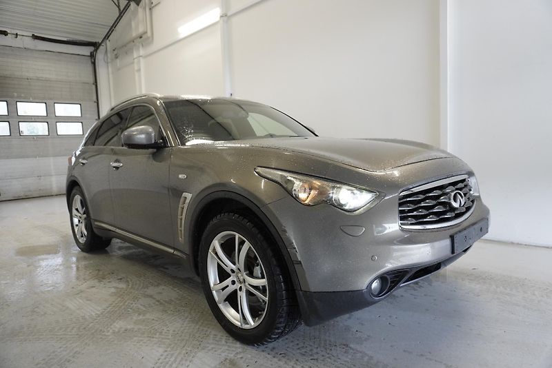 Infiniti FX50 5.0 V8 287 kW AWD AUTOMAT - fotka 24 z 24