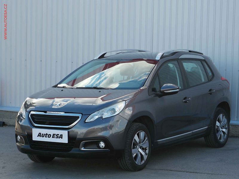 Peugeot 2008 (2015) 1.2 PT, ČR, GT Line - fotka 3 z 21