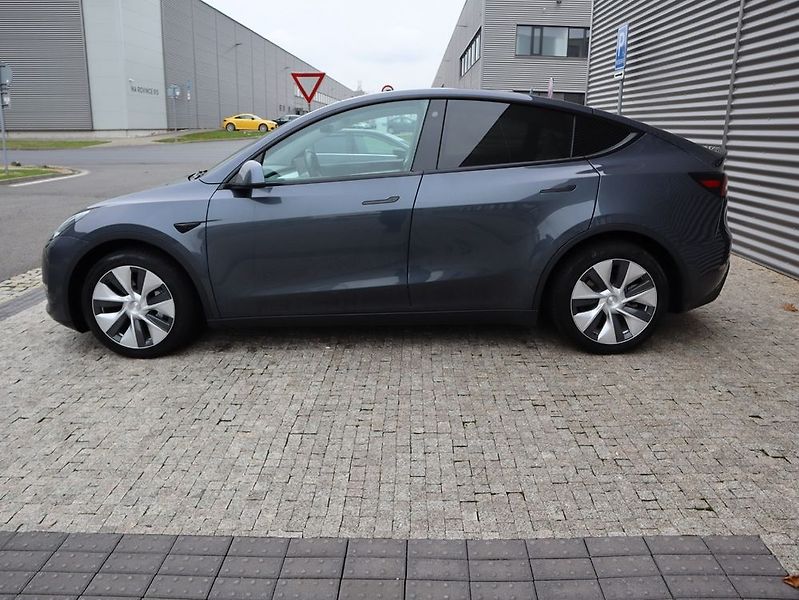 Tesla Model Y (2022) - fotka 6 z 45