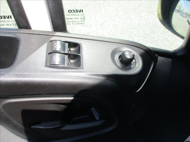 Iveco Daily 2,3 D 35C13, 6míst,klima,DPH, - fotka 19 z 30