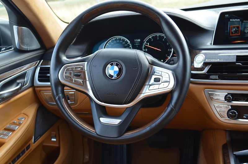 BMW Řada 7 (2017) 760Li ,6.6 /448kW,xDrive,V12 - fotka 29 z 31