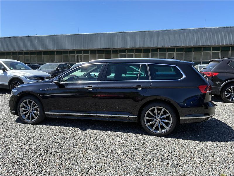 Volkswagen Passat 2,0 R-LINE,TAŽNÉ,KAMERA - fotka 3 z 32