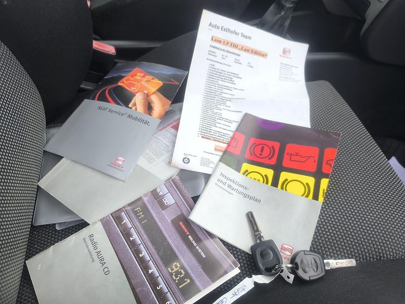 Seat Leon TDI66KW,KRÁSNÝ,110KM, SERVISKA - fotka 10 z 20