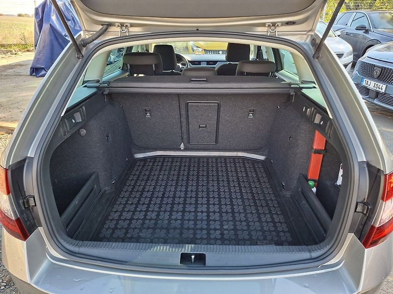 Škoda Octavia COMBI 2,0 TDI 150k M6 - fotka 5 z 25