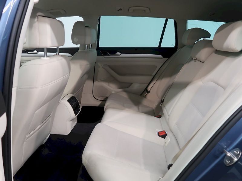Volkswagen Passat (2016) COMFORTLINE 2.0TDI 110KW TAŽNÉ - fotka 16 z 39