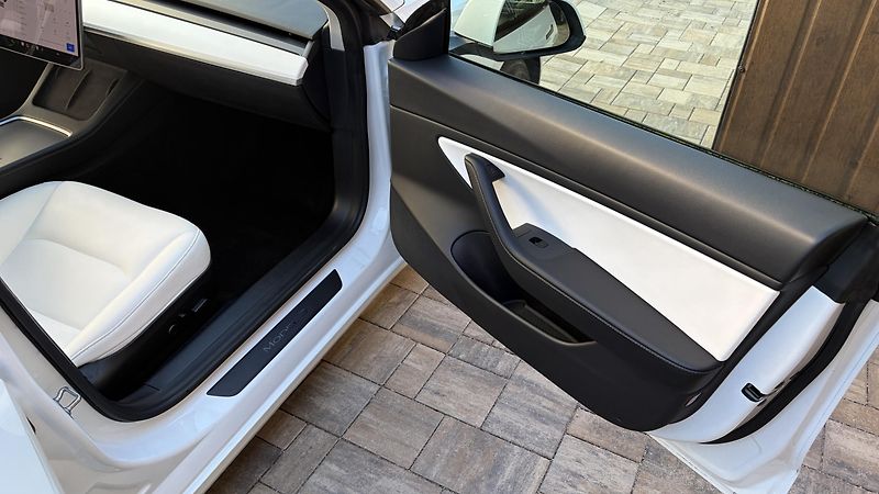 Tesla Model 3 (2021) LR, SOH 89%, bily int. - fotka 14 z 15