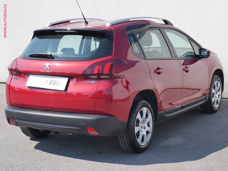 Peugeot 2008 (2017) 1.2PT, ČR, AC, tempo - fotka 4 z 16