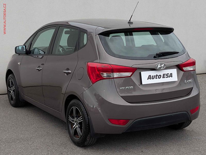 Hyundai ix20 (2013) 1.4i, 2.maj,ČR, AC, el. - fotka 4 z 14
