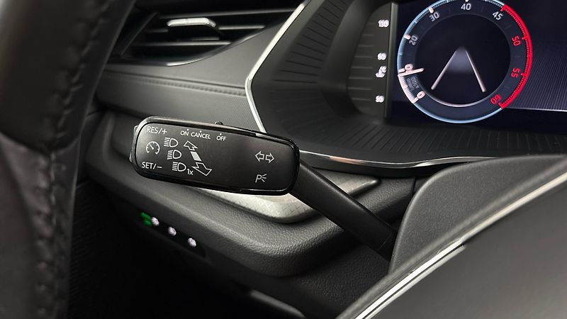 Škoda Octavia 2.0 TDI Ambition Combi - fotka 14 z 23