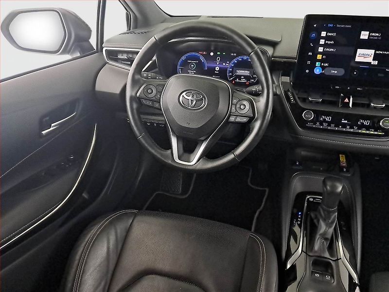 Toyota Corolla (2023) 2.0 Hybrid - fotka 7 z 17