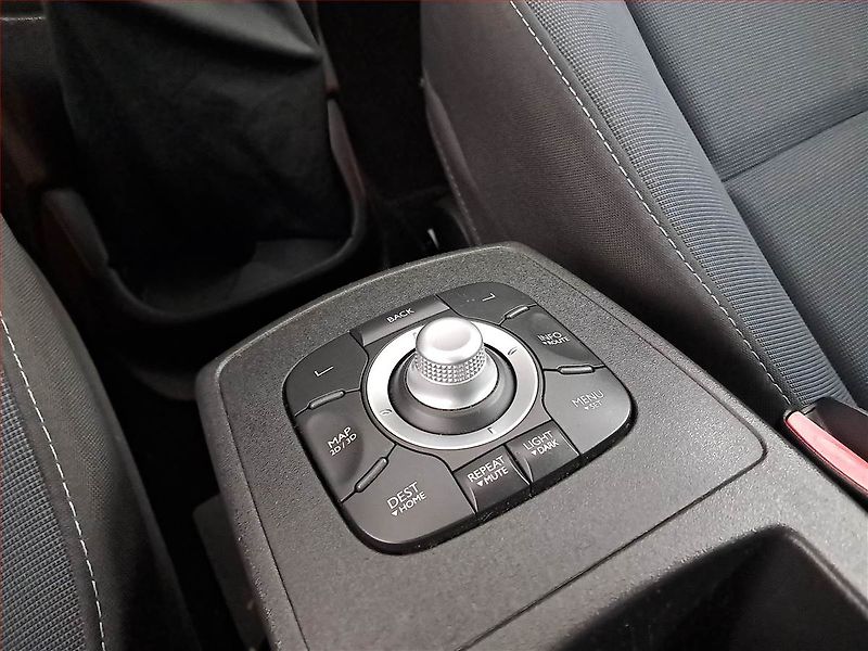 Renault Scénic (2010) 1.5 dCi, Automat, Navi - fotka 16 z 18