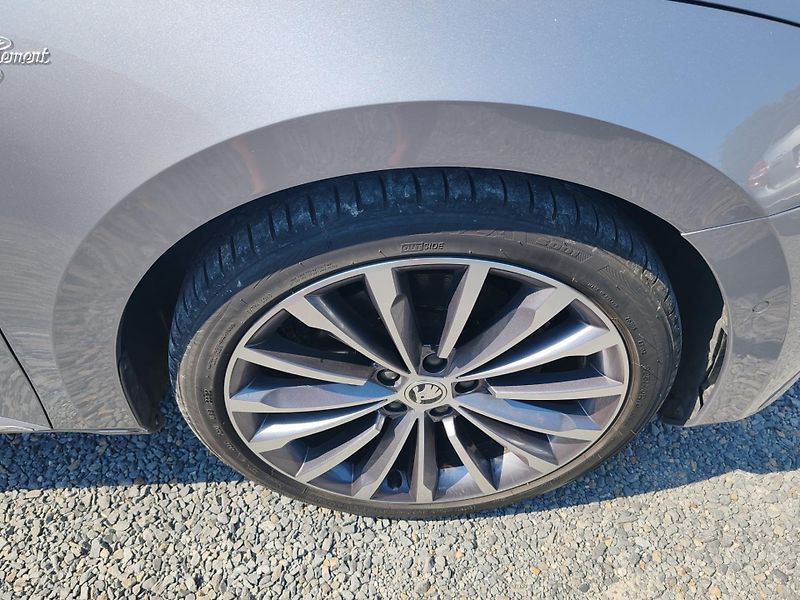 Škoda Superb 2.0 TDI Laurin & Klement 4x4  - fotka 29 z 40