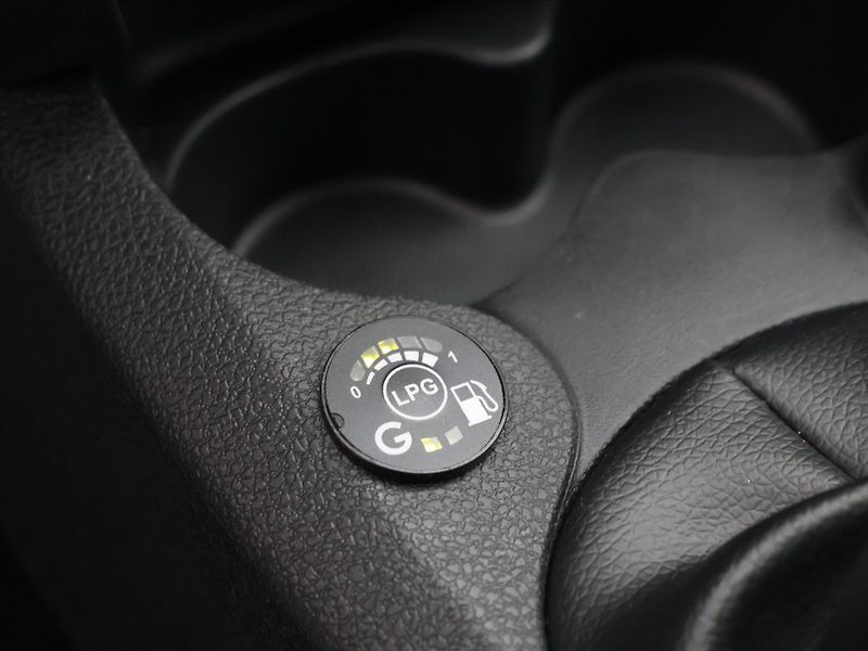 Dacia Sandero 1,0 TCe LPG Stepway Open CZ - fotka 24 z 33