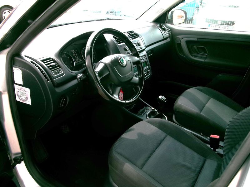 Škoda Fabia (2011) 1,2TSi ELEGANCE AC ALU VÝHŘEV - fotka 10 z 27