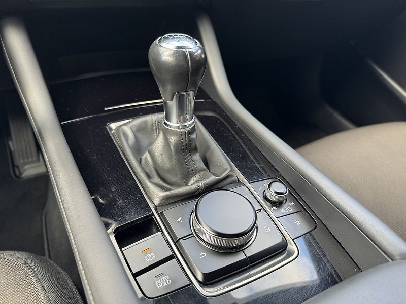 Mazda 3 (2019) 2.0i G122 LED Navi Bose Kamera - fotka 9 z 50