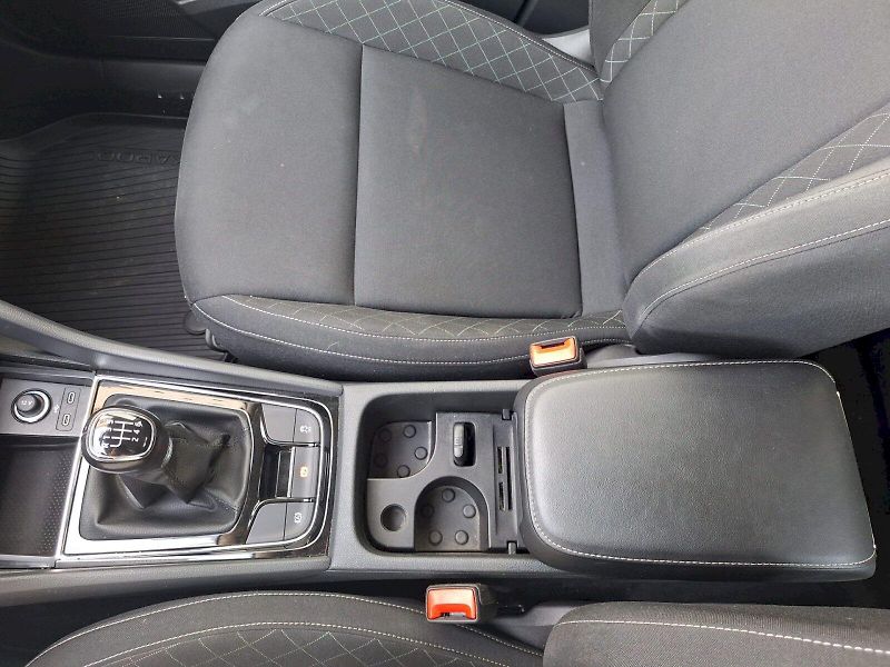 Škoda Karoq (2022) 1.5 TSI / 110 kW / 6MP / AMBIT - fotka 22 z 34
