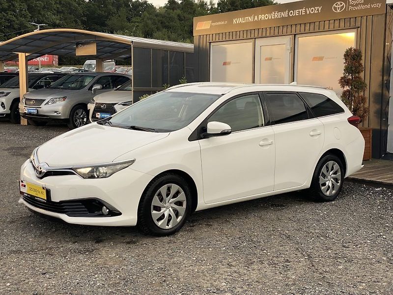 Toyota Auris 1.4D, ČR, Active, manual - fotka 3 z 29