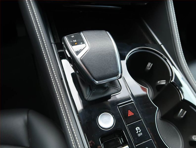Volkswagen Touareg (2024) 3.0 TDI - fotka 13 z 17