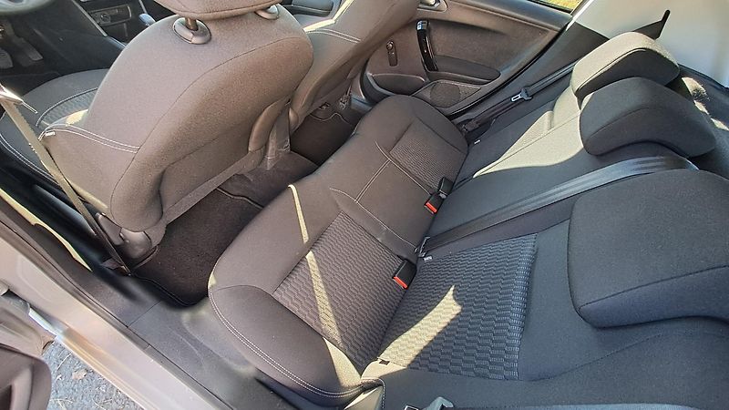 Peugeot 208 1.2 PureTech Active - fotka 13 z 26