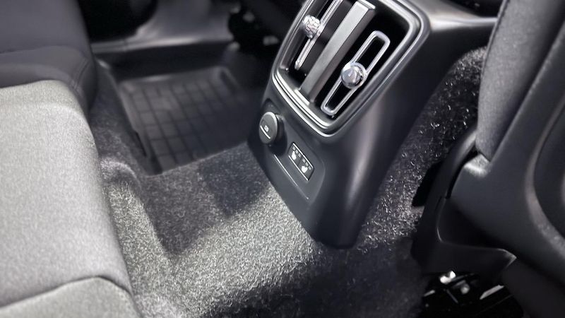 Volvo XC40 (2021) T4,Inscription ,REZERVOVÁNO  - fotka 17 z 50