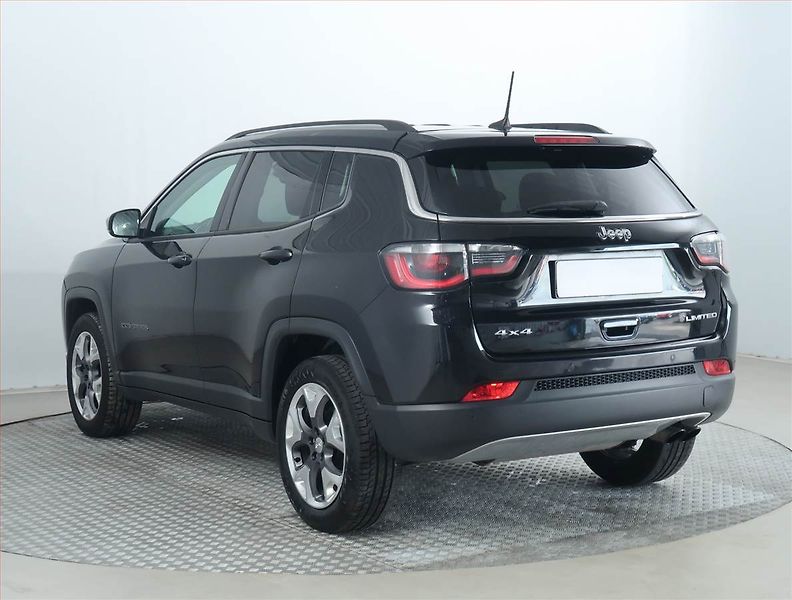 Jeep Compass (2019) 1.4 MultiAir, 4X4, Automat - fotka 4 z 21