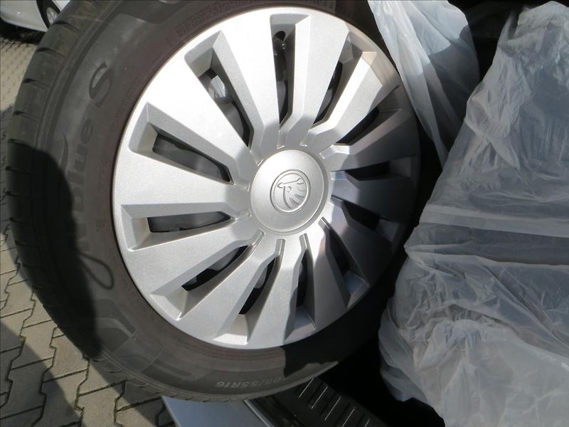 Škoda Scala 1,0 TSI 70kW Ambition ČR - fotka 9 z 21