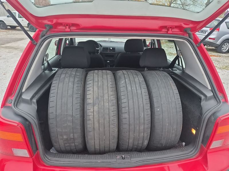 Volkswagen Golf 1,4 16V - fotka 6 z 10