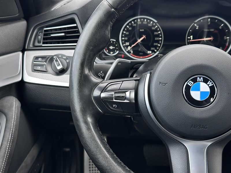 BMW Řada 5 525d xDrive M-Sport Touring - fotka 11 z 19