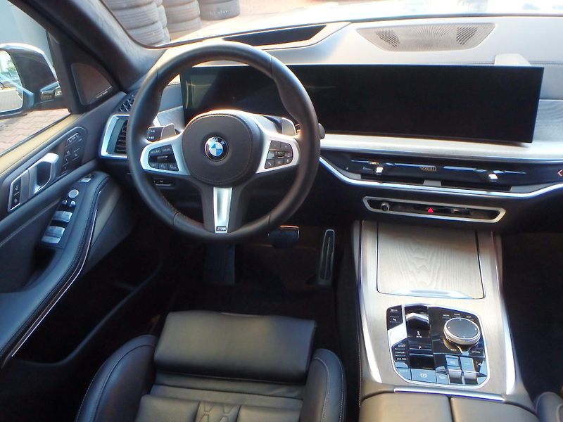 BMW X7 (2025) xDrive40d, INDIVIDUAL,xOffroad - fotka 18 z 30