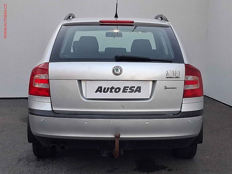 Škoda Octavia (2005) 2.0 FSI 4x4, ČR, AC, TZ - fotka 5 z 17