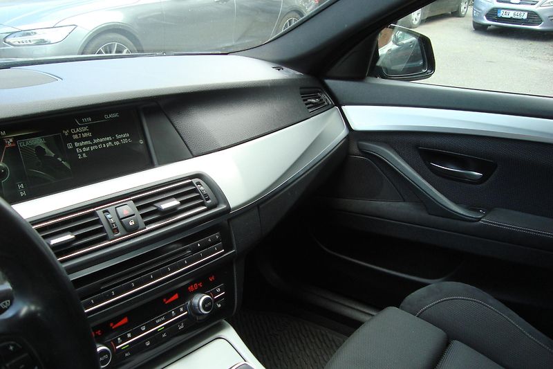 BMW Řada 5 (2013) 535d Xdrive,M-paket,S.kniha - fotka 50 z 73