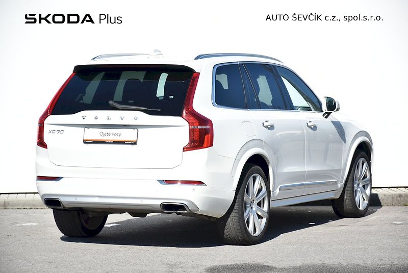 Volvo XC90 (2016) D5 - fotka 2 z 32