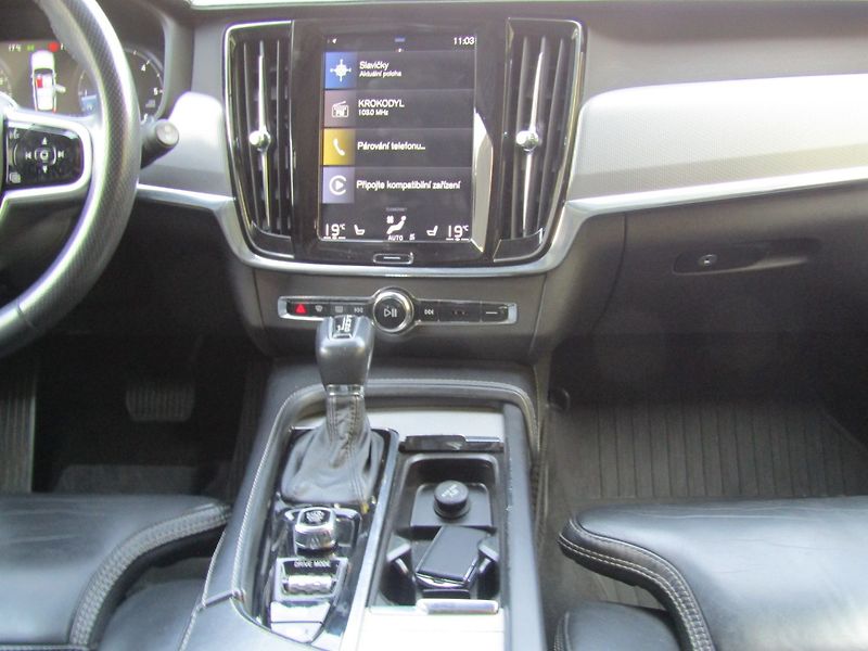 Volvo V90 (2018) D5 AWD POLESTAR 173kW - fotka 17 z 43