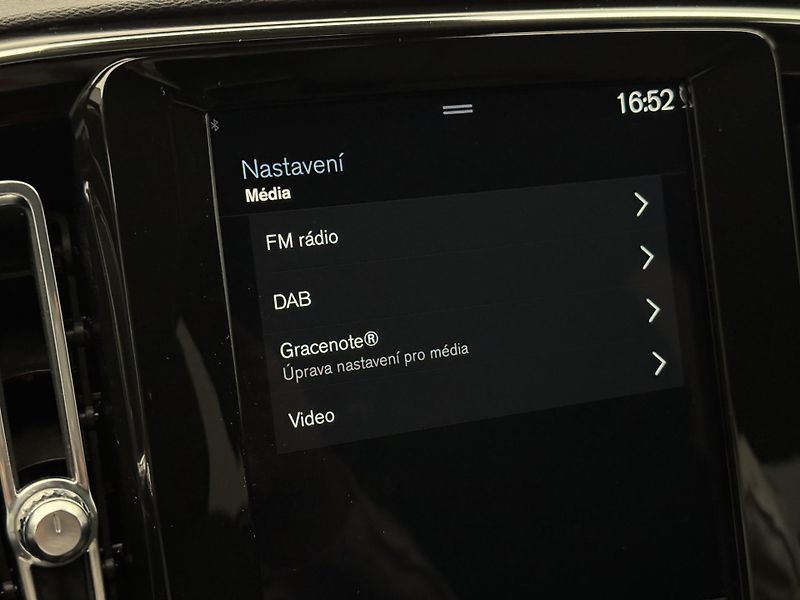 Volvo XC40 T3 MOMENTUM CZ 1.maj - fotka 39 z 47
